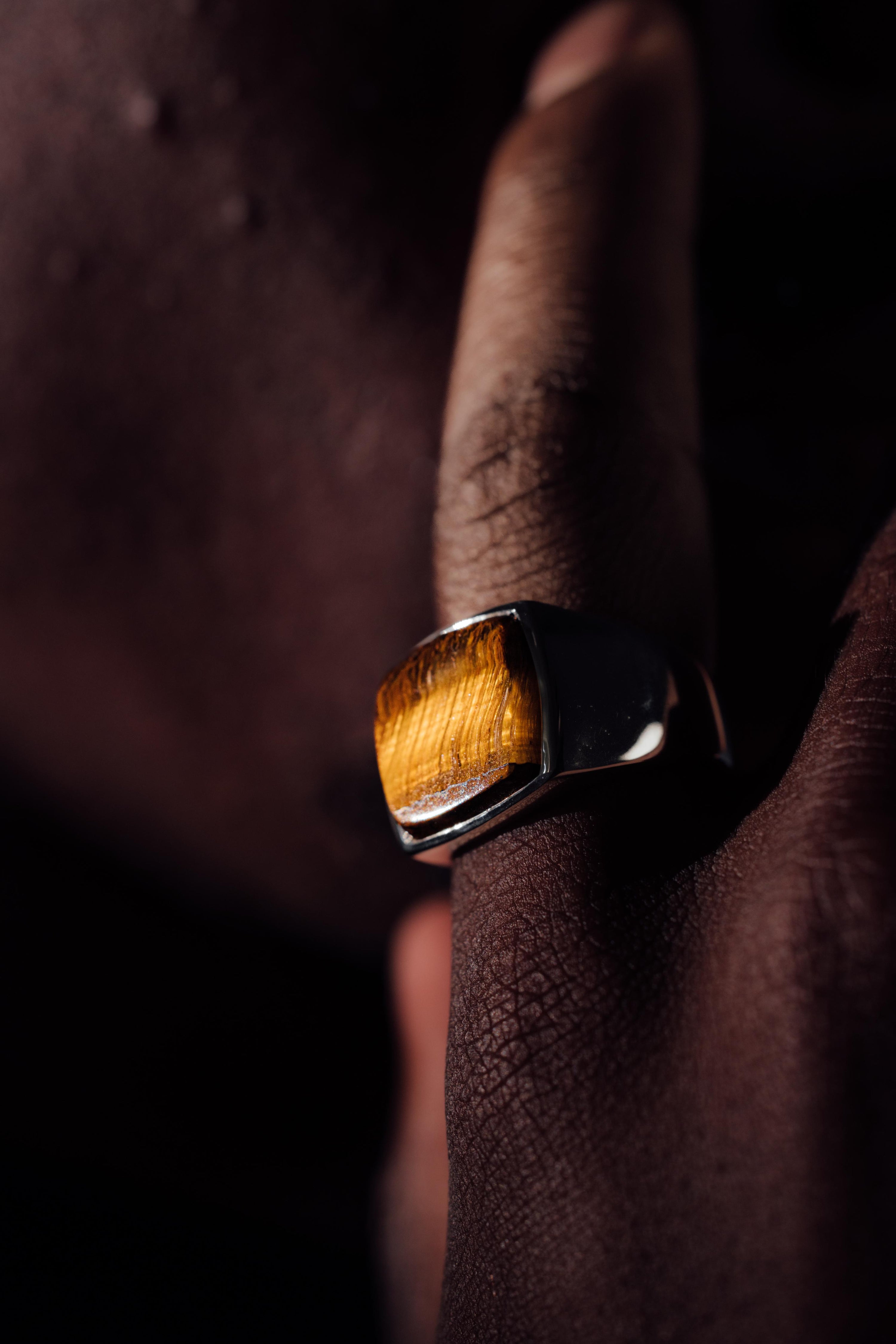 Cushion Signet - Tiger Eye