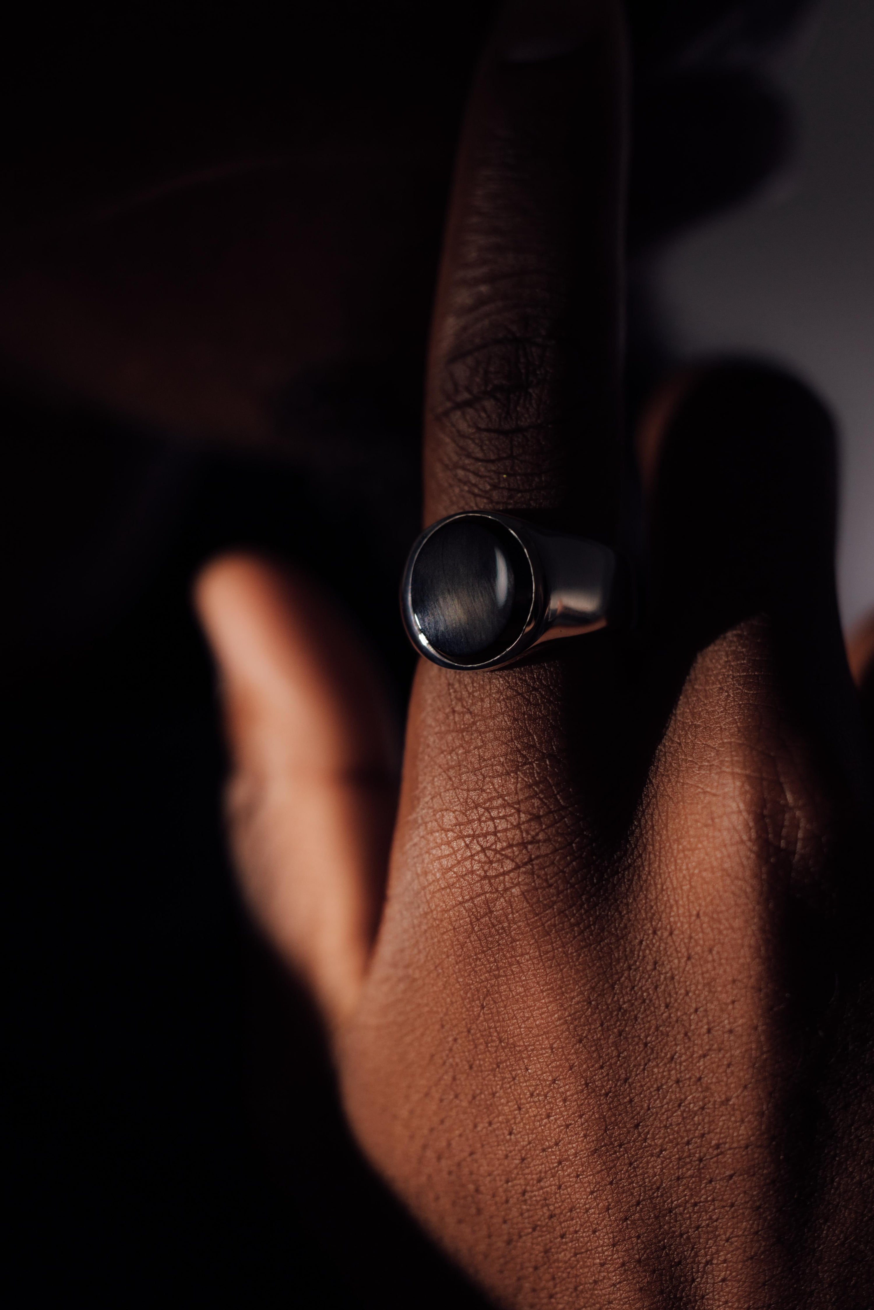 Oval Signet - Onyx