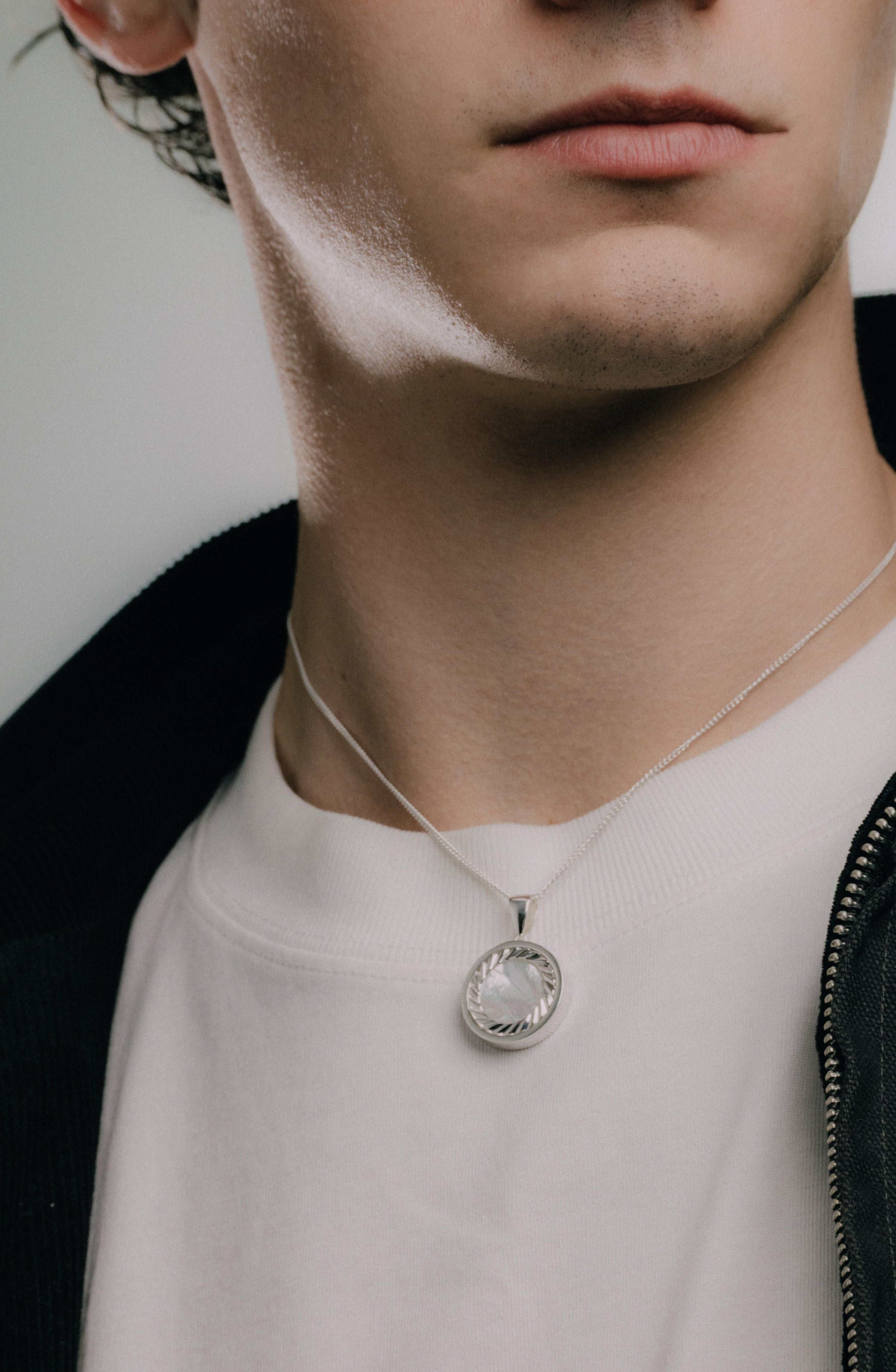 Circle Sovereign Necklace - Mother of Pearl