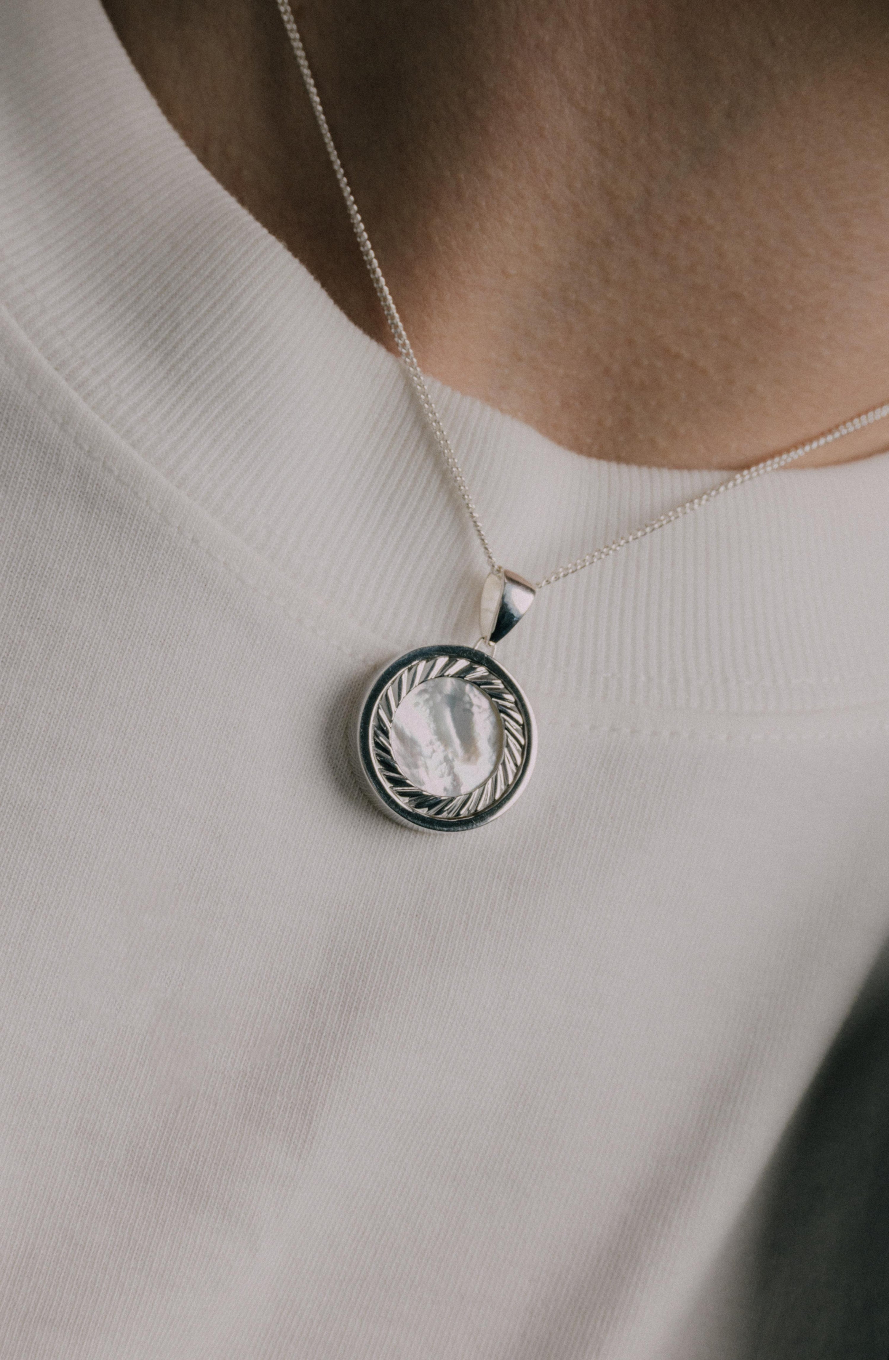 Circle Sovereign Necklace - Mother of Pearl