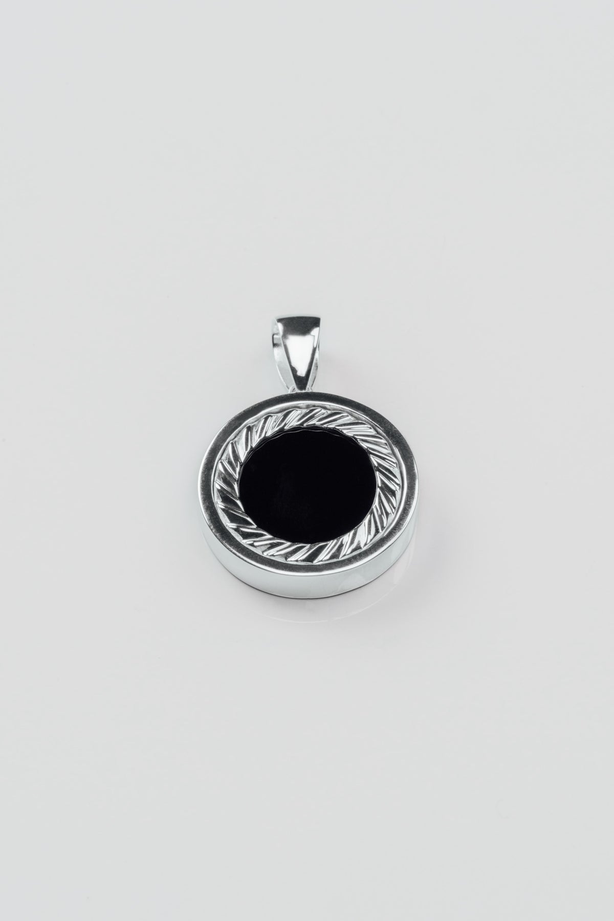 Circle Sovereign Necklace - Onyx