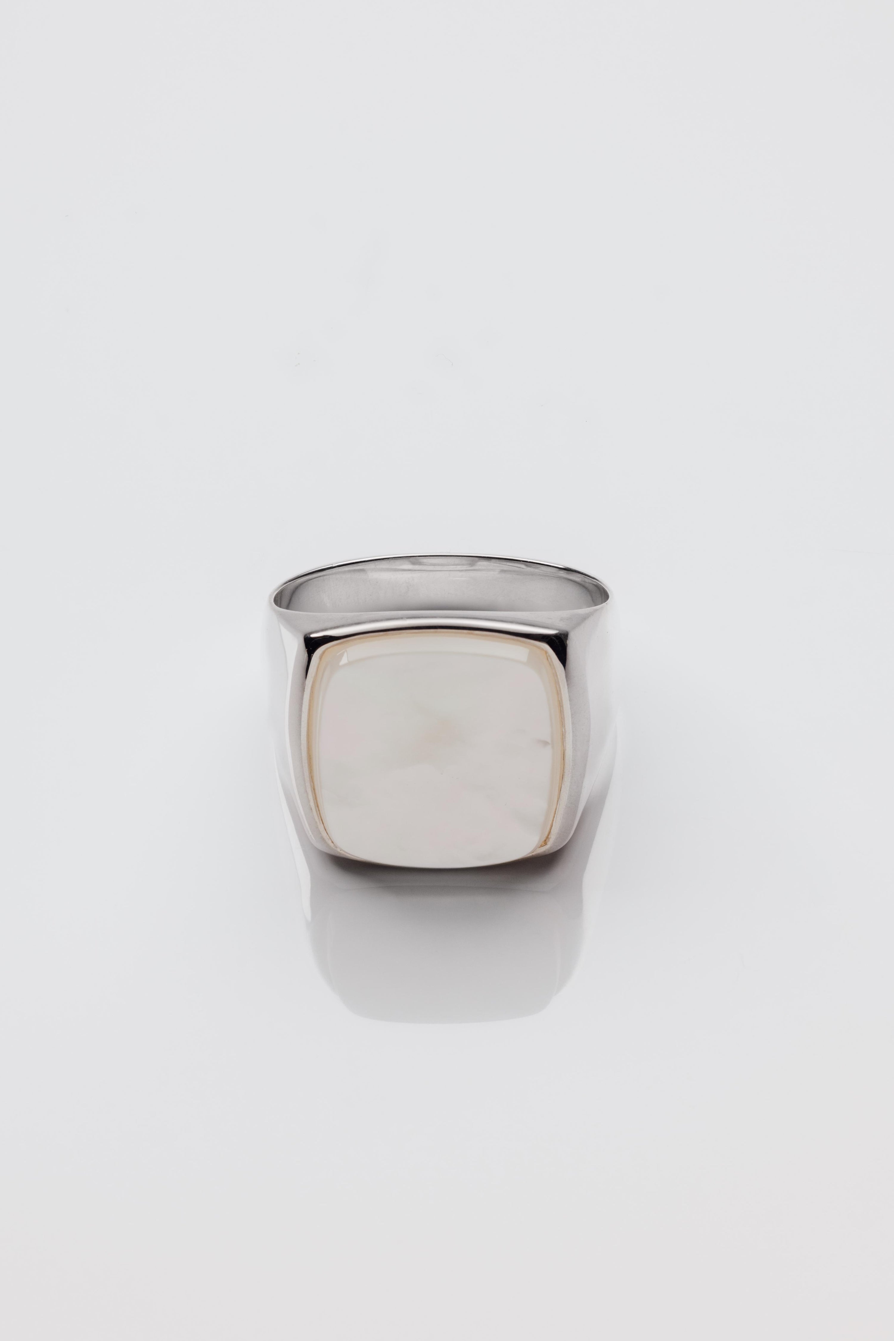Cushion Signet - Mother of Pearl