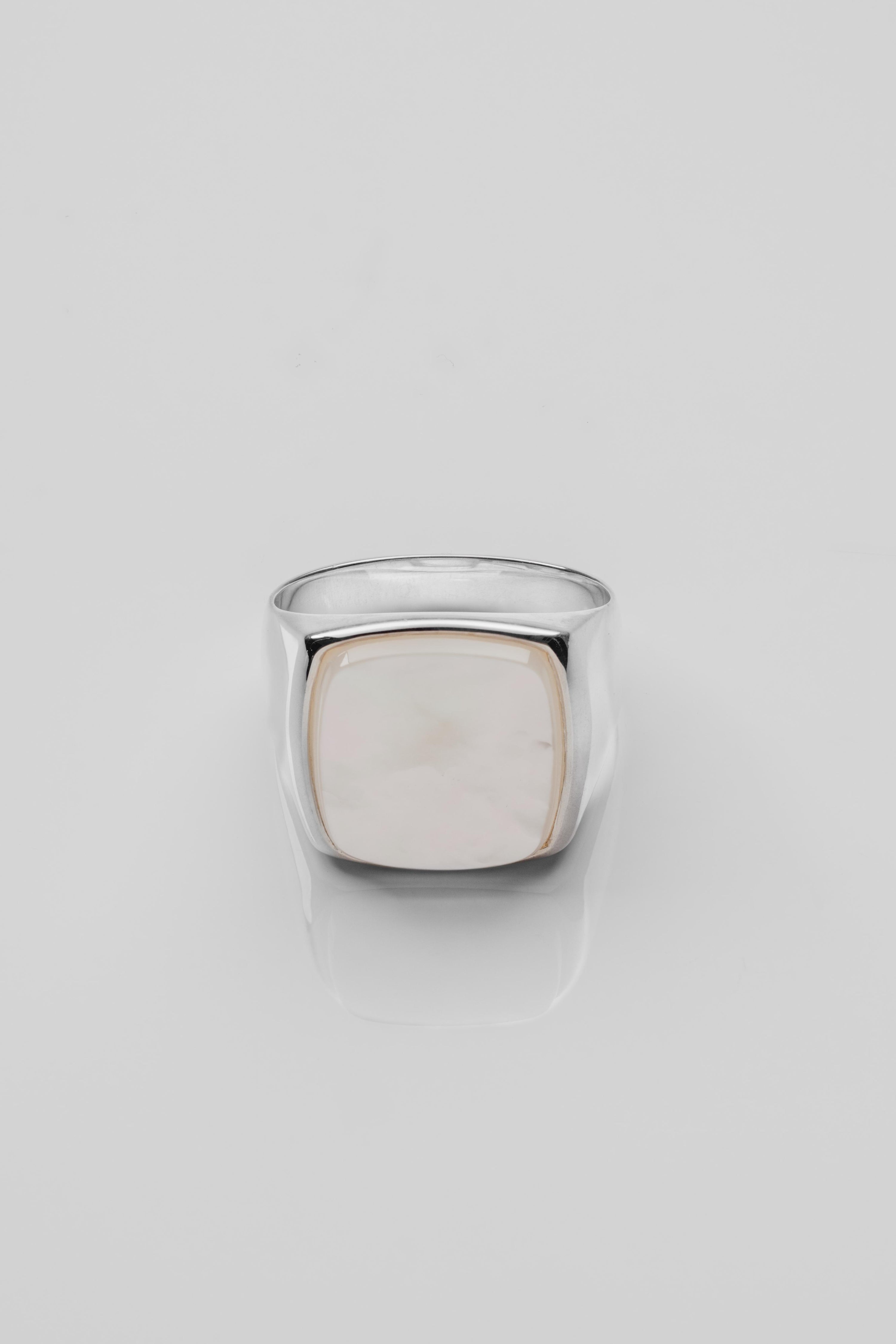 Cushion Signet - Mother of Pearl